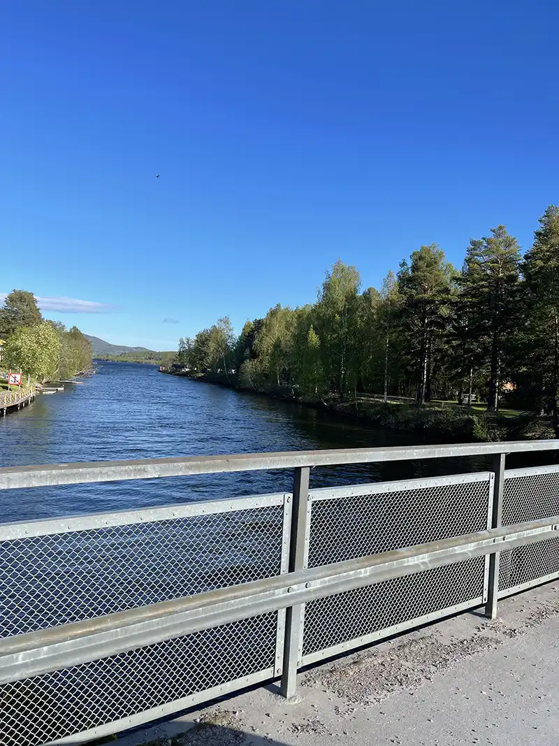Bron över till ön och BK Flottaren. Bra för kanoter Bron över till ön och BK Flottaren. Bra för kanoter