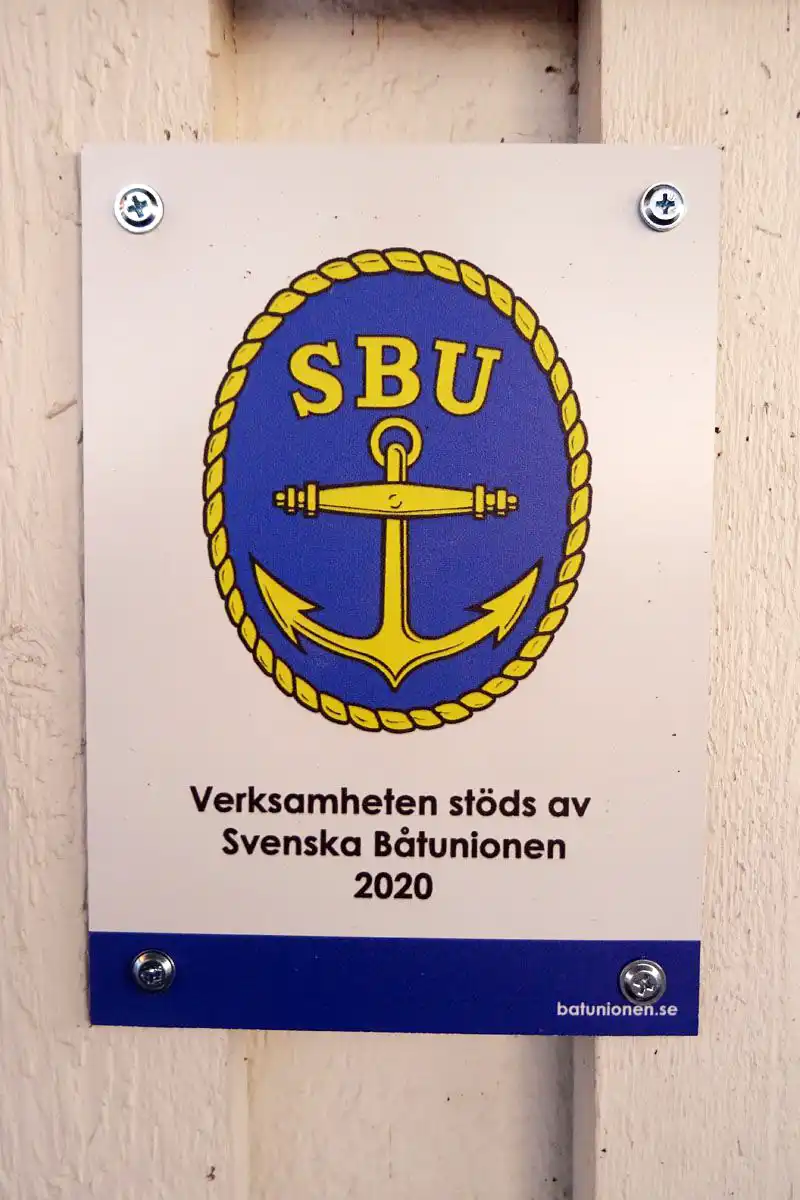 Projektet "Lilla Blå", att göra en liten segelbåt sjöduglig, hade stöd av Svenska Båtunionen, BK-Flottaren Projektet "Lilla Blå", att göra en liten segelbåt sjöduglig, hade stöd av Svenska Båtunionen, BK-Flottaren