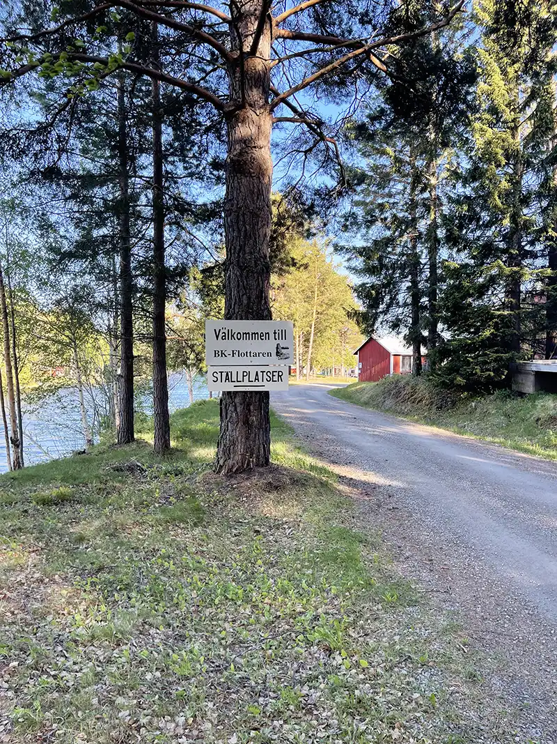 Vägen längs kanalen till BK Flottaren Vägen längs kanalen till BK Flottaren