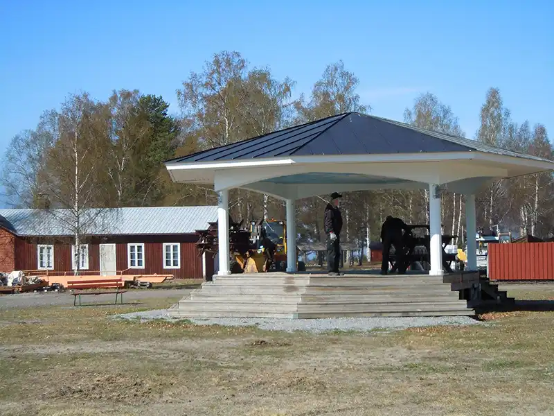 Flottarscenen, en ute-scen finns på området för musikkvällar och fester, BK-Flottaren