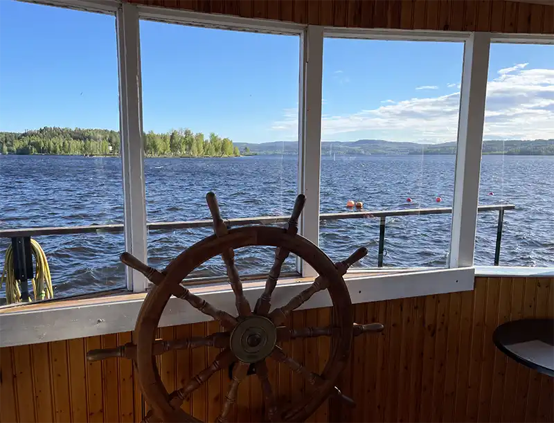 Inuti styrhytten är det mysigt att vara, ta en fika vid regniga dagar, BK-Flottaren