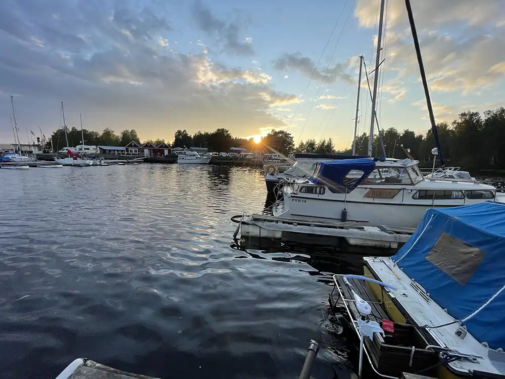 Medlemsbryggorna vid BK-Flottarens marina Medlemsbryggorna vid BK-Flottarens marina